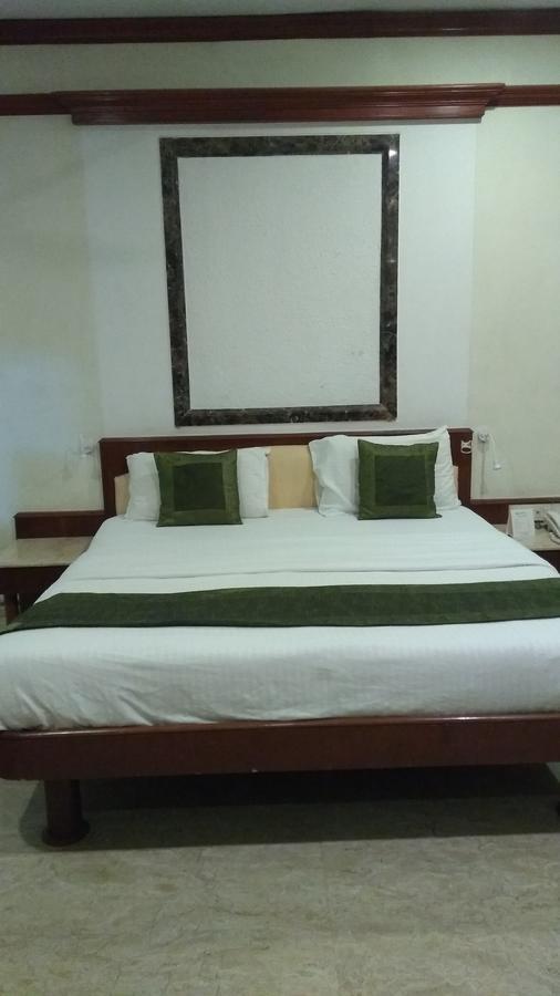 Garden Hotel Mumbai Exterior foto