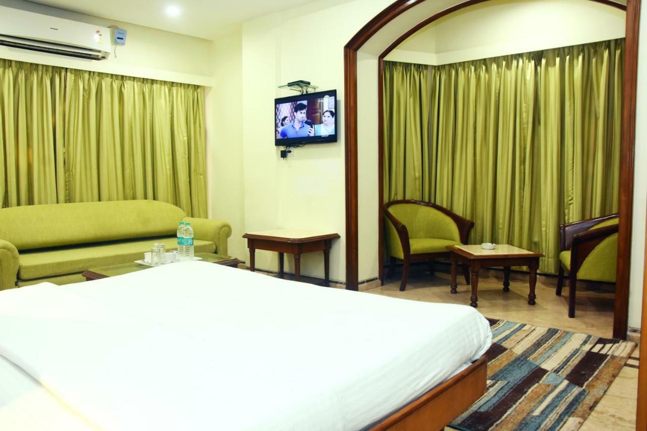 Garden Hotel Mumbai Exterior foto