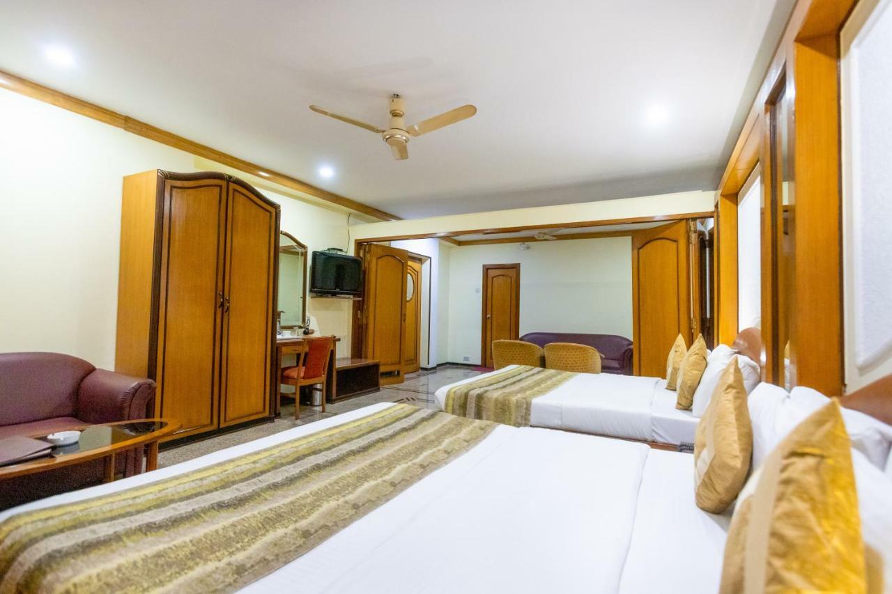 Garden Hotel Mumbai Exterior foto
